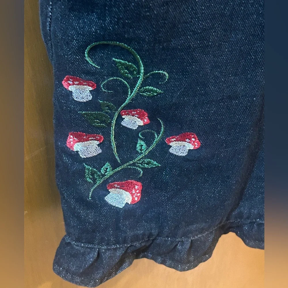 ROMWE Black Denim Mushroom‎ Embroidered Ruffle Strap Short Overalls Size S